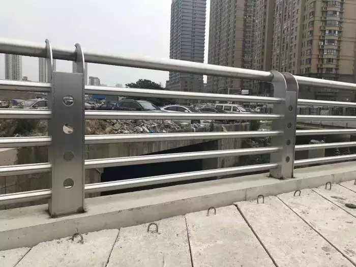 不銹鋼護(hù)欄的品質(zhì)標(biāo)準(zhǔn)及應(yīng)注意的問(wèn)題