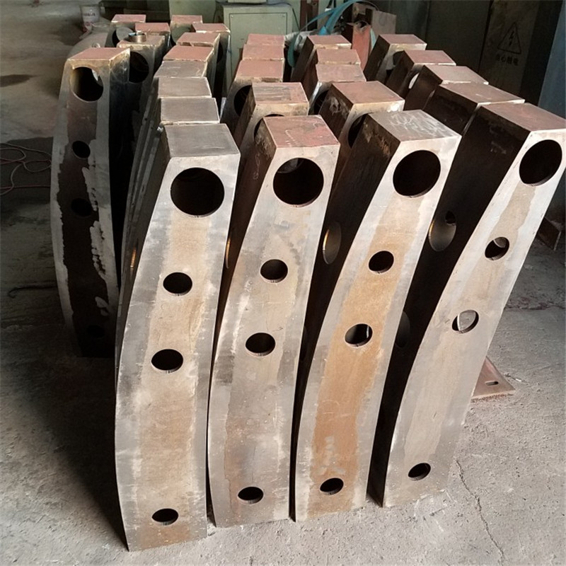 橋梁護(hù)欄支架的分類(lèi)